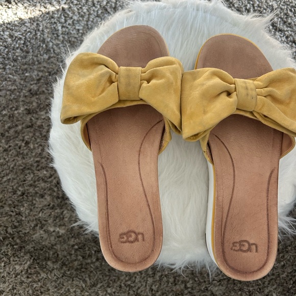 UGG • Yellow Bow Suede Slip On Sandals • 7.5 • - Picture 9 of 9